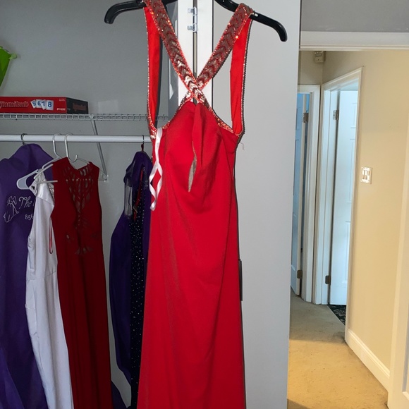 Size 4 Red Prom dress - Picture 1 of 4